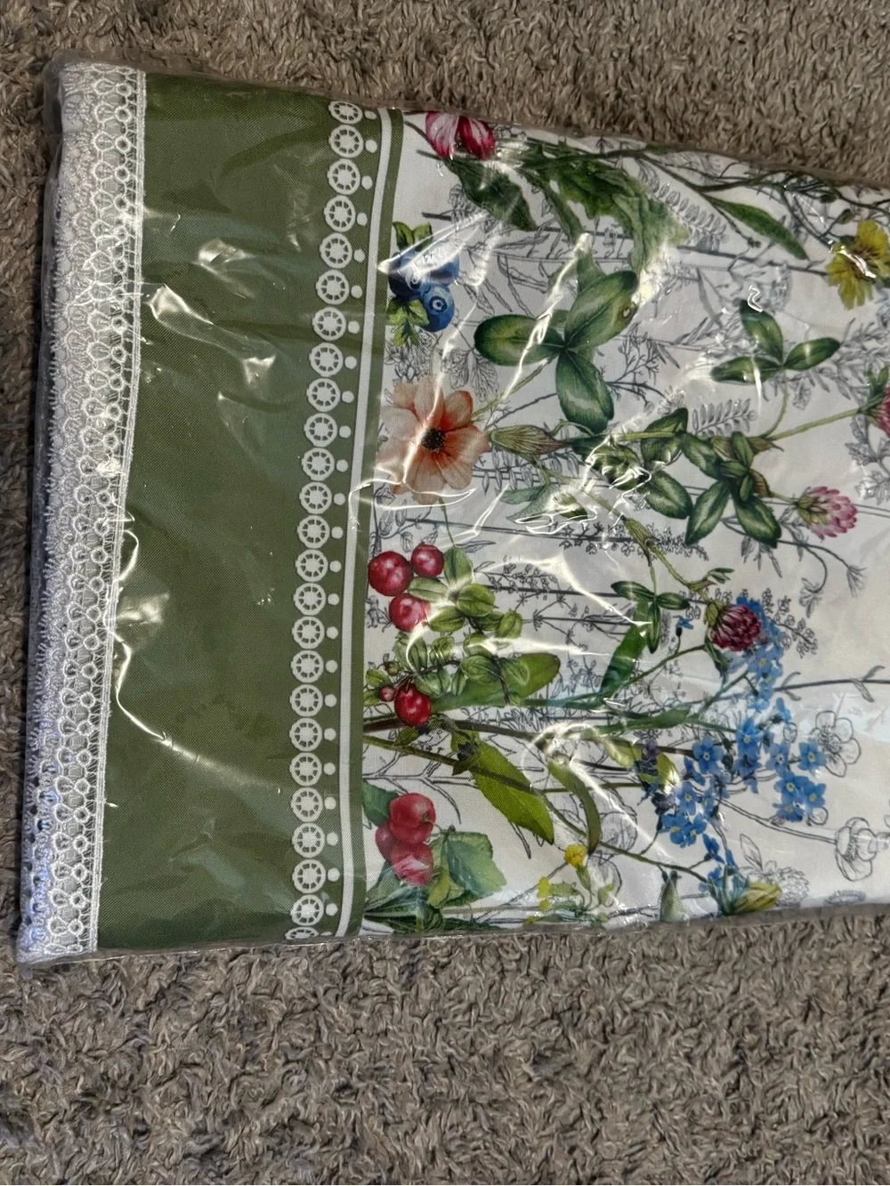Floral Garden Green Border Tablecloth